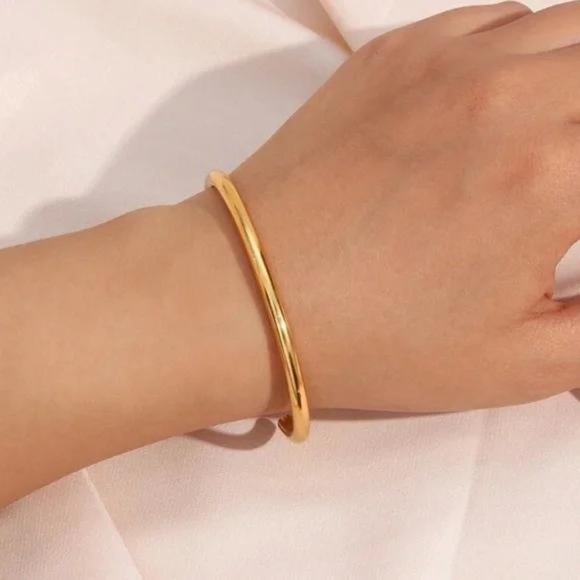 NEW ELEGANT 18K GOLD CUFF BRACELET - Picture 3 of 7